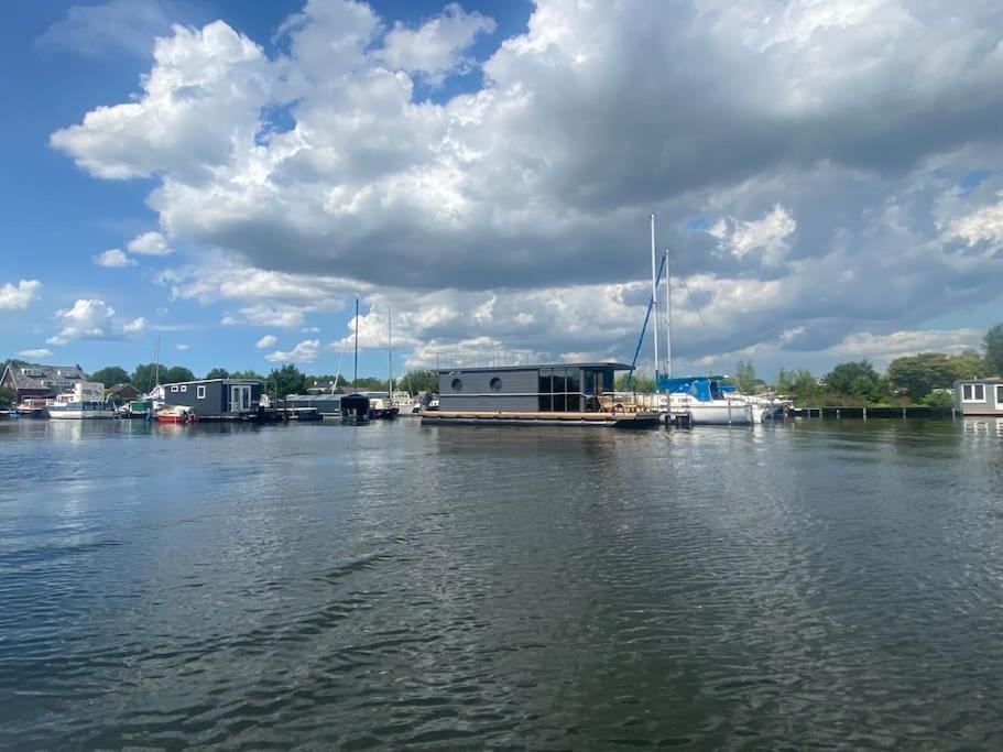 فندق La Mare Houseboat Nederhorst den Berg المظهر الخارجي الصورة